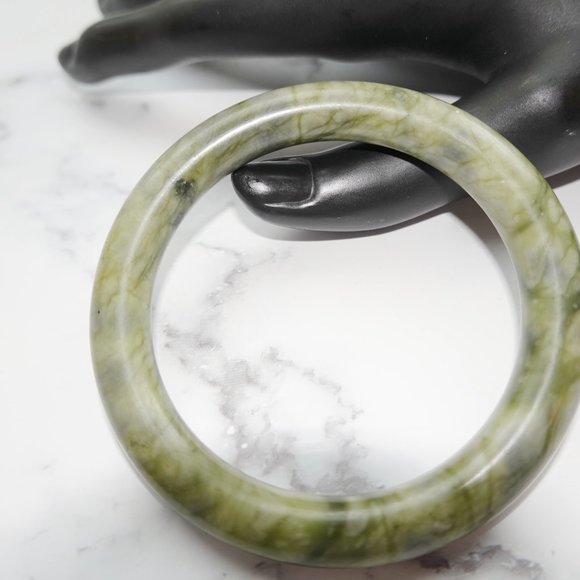Chinese Green Jade Bangle - Picture 2 of 2
